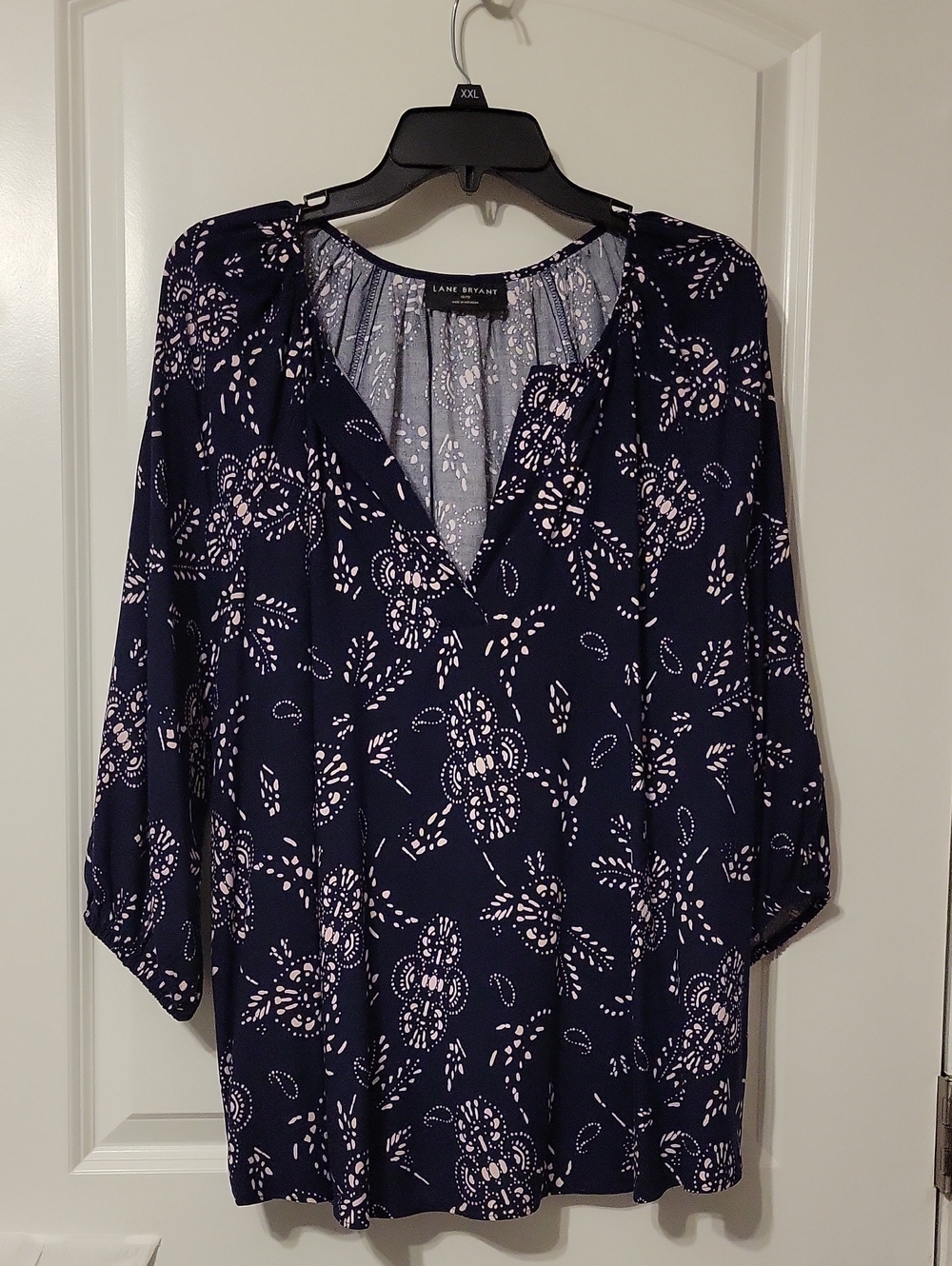 Lane Bryant 10/12 V-neck Navy Blue W/pink Design 3/4 Sleeve, Elastic Cuff Blouse